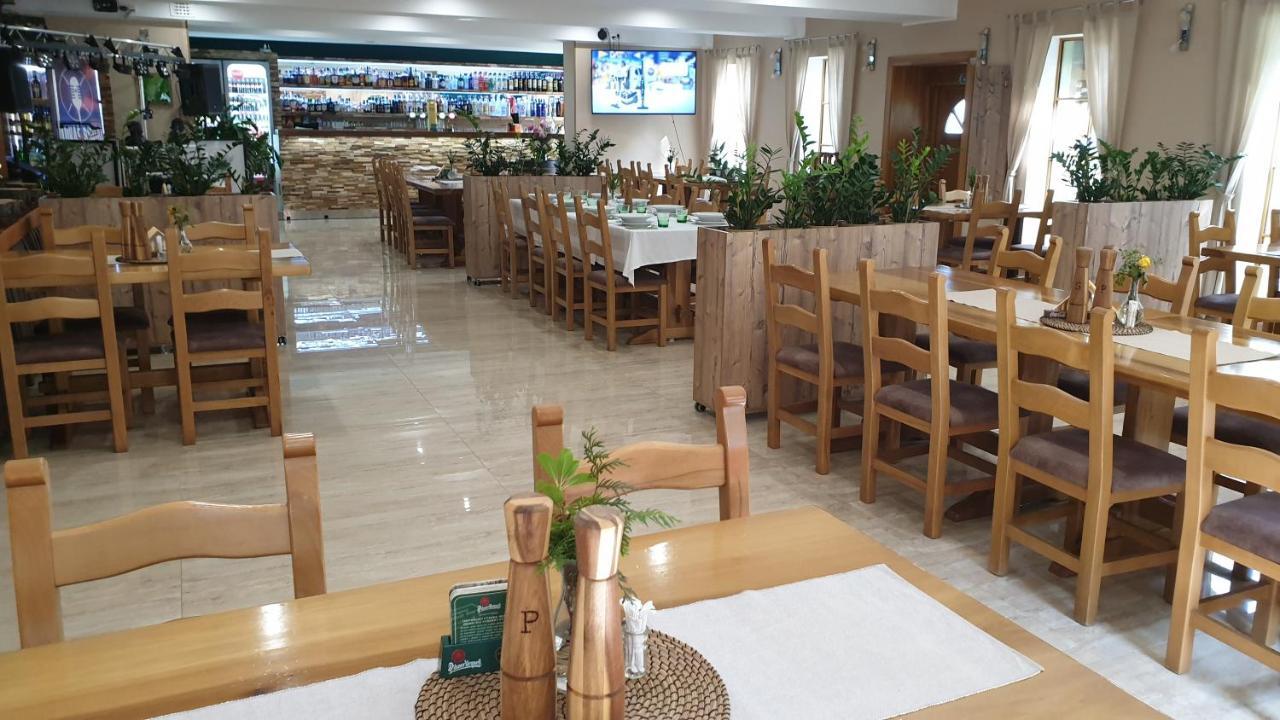 Forrest Hotel Chomutov Buitenkant foto