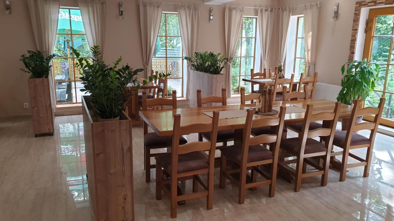 Forrest Hotel Chomutov Buitenkant foto