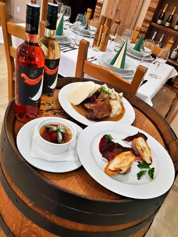 Forrest Hotel Chomutov Buitenkant foto