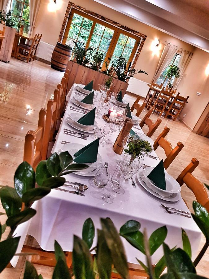 Forrest Hotel Chomutov Buitenkant foto