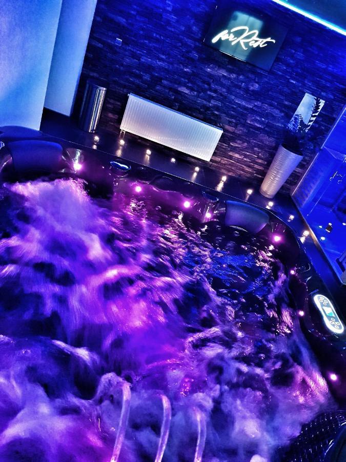 Forrest Hotel Chomutov Buitenkant foto
