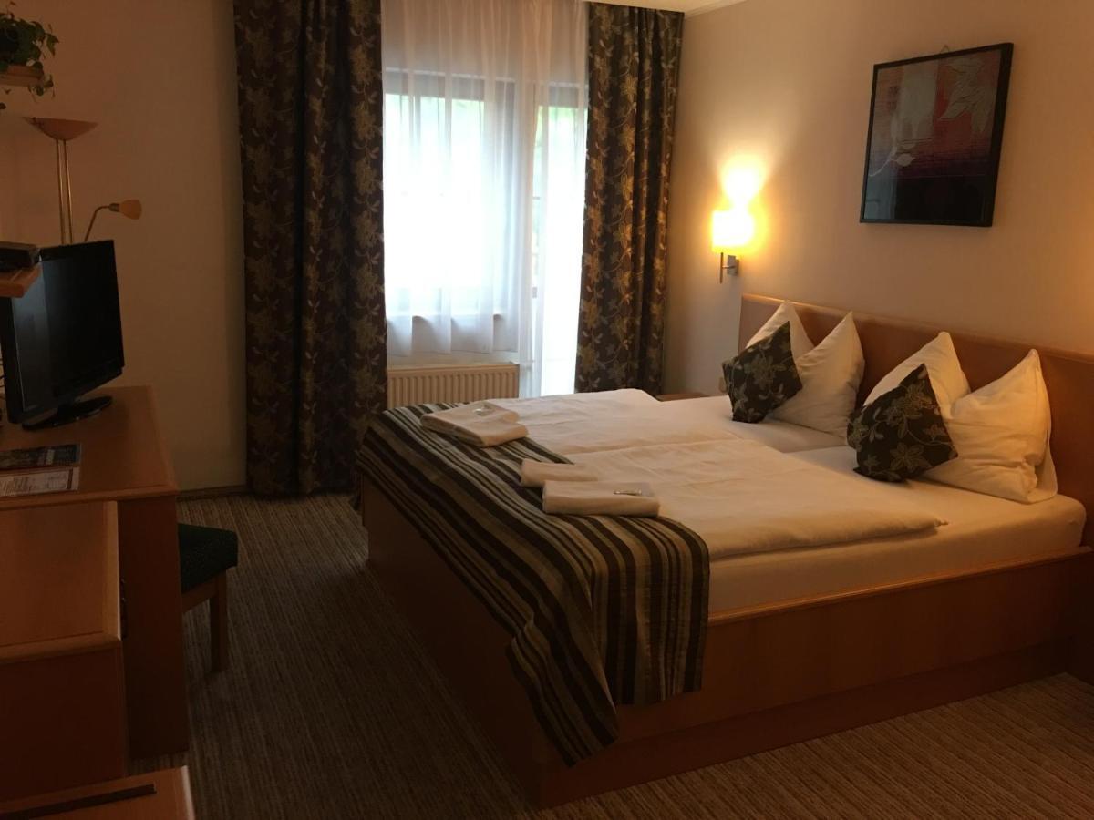 Forrest Hotel Chomutov Buitenkant foto