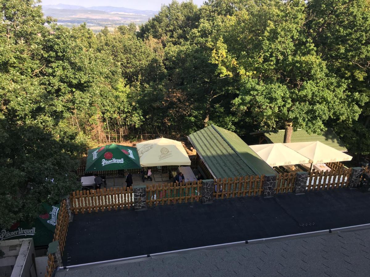 Forrest Hotel Chomutov Buitenkant foto