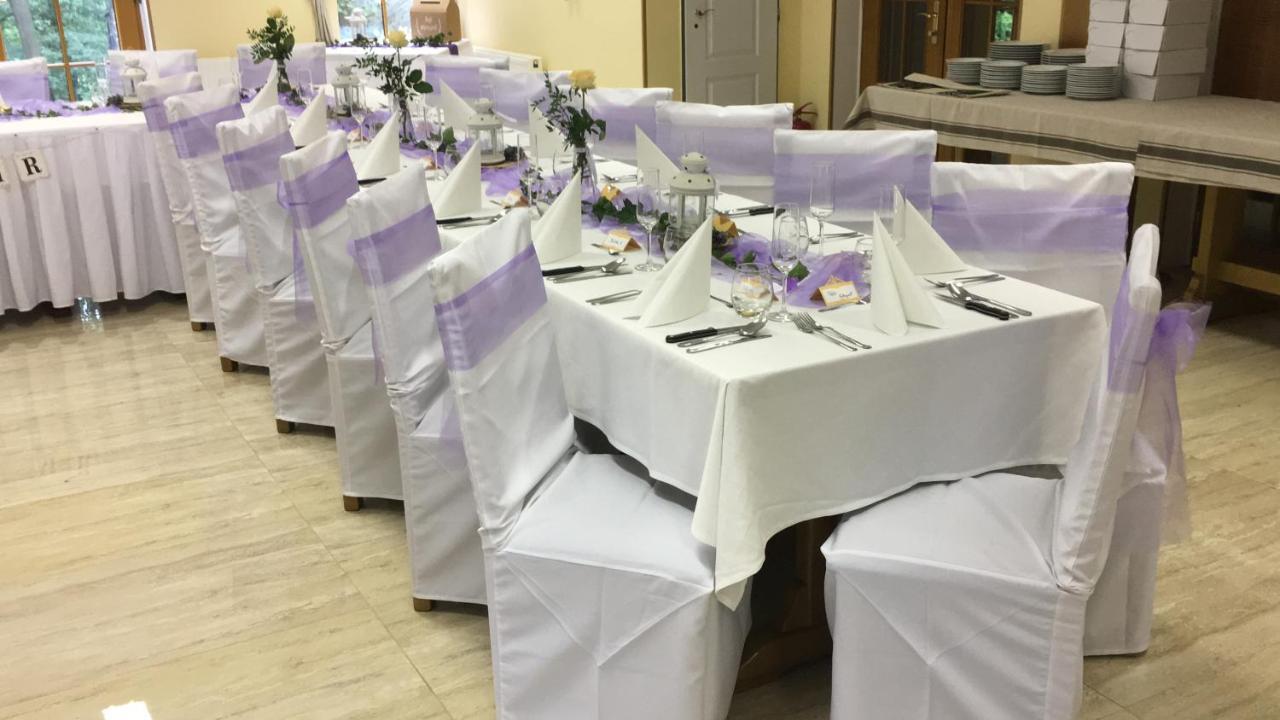 Forrest Hotel Chomutov Buitenkant foto