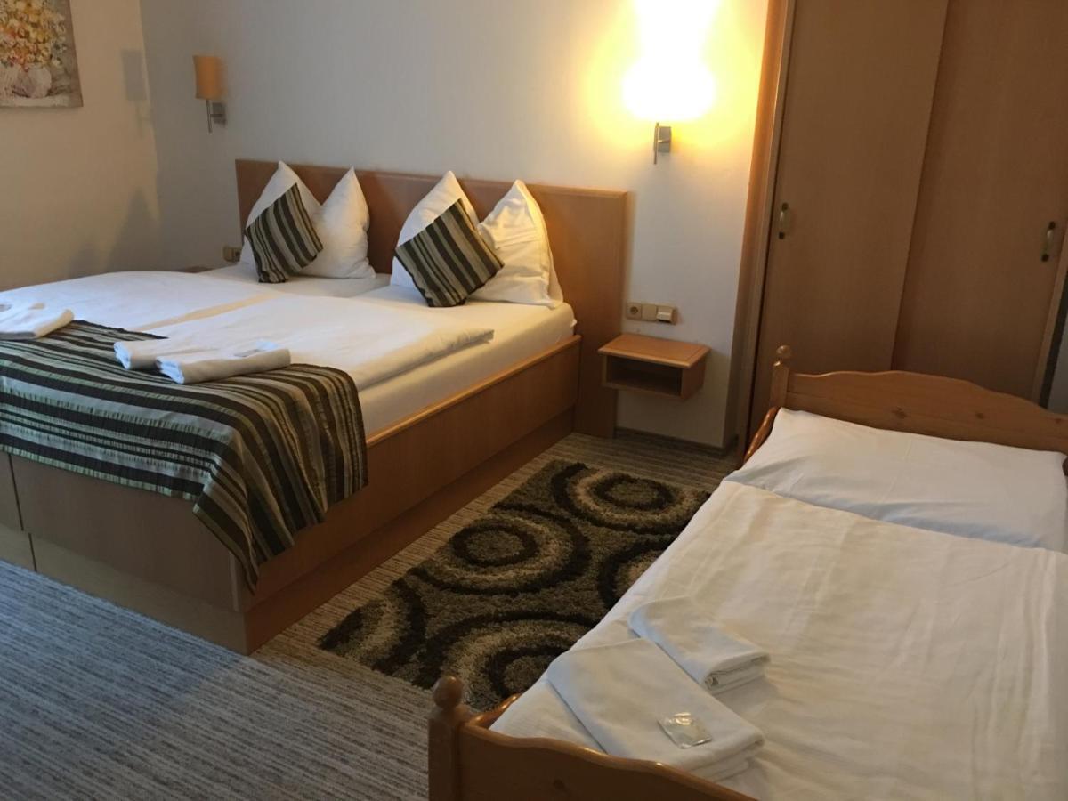 Forrest Hotel Chomutov Buitenkant foto
