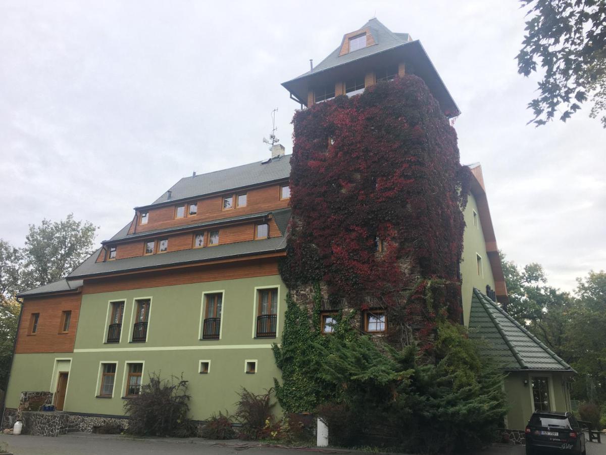 Forrest Hotel Chomutov Buitenkant foto